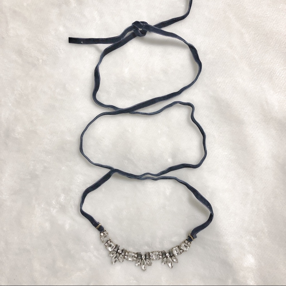 A chocker necklace